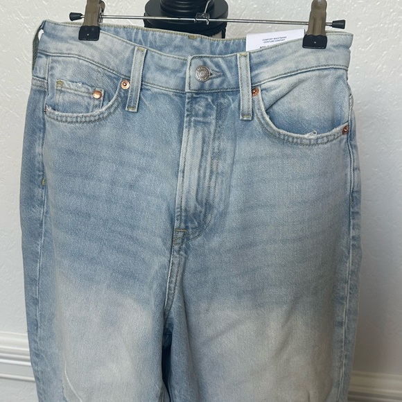 ๐ ULTRA HIGH DITRESSED MOM JEANS LIGHT WASH SIZE 2 ๐๐ฆ๐๐ฌ๐ต๐๐๐ท๐ฉต - Picture 6 of 9